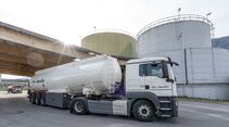 Tank LKW vor Silo