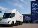 Tesla Semi vor der IAA Transportation 2026 in Hannover. Tesla will auf der Nutzfahrzeugmesse Details zum europäischen Marktstart des Elektro-Lkw bekanntgeben.