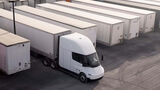 Tesla Semi vor einer Trailer-Flotte. Einride will 500 der Elektro-Lkw für Amazon und weitere Kunden in Nordamerika einsetzen.