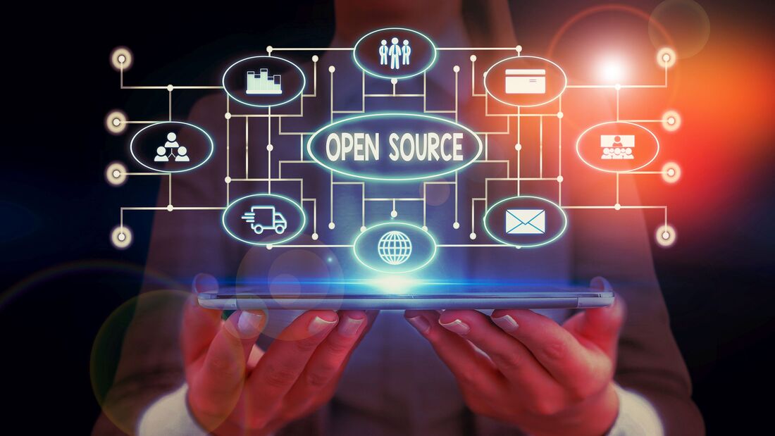 Text sign showing Open Source. Conceptual photo denoting software which original source code freely available Woman wear formal work suit presenting presentation using smart device.