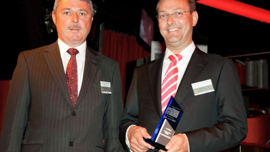 Thomas Paul Göttl, Geschäftsleitung ETM-Verlag, und Prof. Dr. Volker Simon, Geschäftsleiter Vertrieb ISRINGHAUSEN GmbH & Co. KG