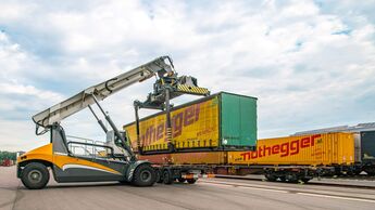 Trailer der Nothegger Transport Logistik GmbH im internationalen Güterverkehr im Kombinierten Verkehr