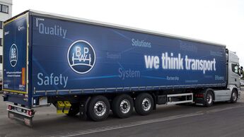 Trailer mit BPW-Slogane: we think transport