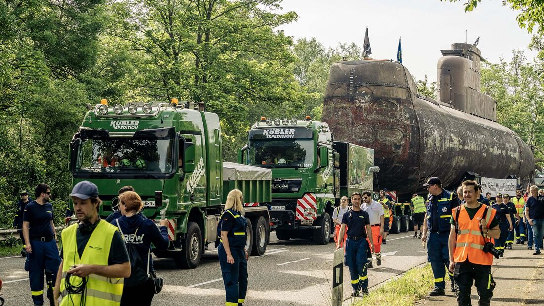 Transport des Unterseeboots U17 ins Technik Museum Sinsheim