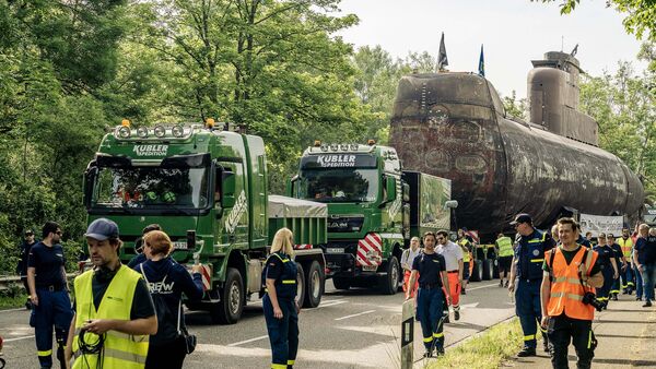 Transport des Unterseeboots U17 ins Technik Museum Sinsheim