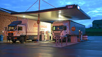 Transport von Stahlcoils, Q8-Tankstelle
