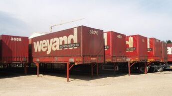 Troostwijk versteigert 150 Lkw-Anhänger