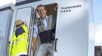 Truckerstube M-Truck m-line Dusche Fa wohnen handtuch zu Hause heimisch daheim couch schlafcouch sofa schlafsofa sohn Regale Kommode Kleider Poster Sauber Kabine innen Fahrerhaus Führerhaus