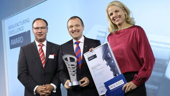 Übergabe des MX Award an Schmitz Cargobull