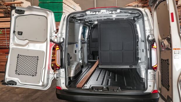 VW Nutzfahrzeuge baut das Transporter-Programm weiter aus. Neu gibt es künftig eine Pritsche mit Doppelkabine und zwei neue Kastenwagen.