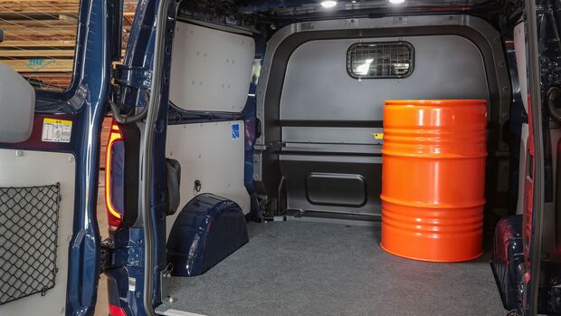 VW Nutzfahrzeuge baut das Transporter-Programm weiter aus. Neu gibt es künftig eine Pritsche mit Doppelkabine und zwei neue Kastenwagen.