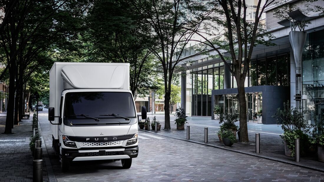 Verkaufsstart des neuen FUSO Canter in Europa. Fortschrittliches Design, mehr Sicherheit und verbesserter Komfort.

Start of Sales: FUSO introduces all-new Canter in Europe. Major updates in design, safety and comfort.