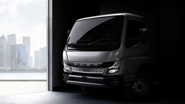 Verkaufsstart des neuen FUSO Canter in Europa. Fortschrittliches Design, mehr Sicherheit und verbesserter Komfort.

Start of Sales: FUSO introduces all-new Canter in Europe. Major updates in design, safety and comfort.