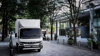 Verkaufsstart des neuen FUSO Canter in Europa. Fortschrittliches Design, mehr Sicherheit und verbesserter Komfort.

Start of Sales: FUSO introduces all-new Canter in Europe. Major updates in design, safety and comfort.