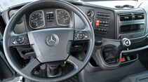 Verteiler-Lkw von Mercedes, Atego, Handschalter, Lenkrad