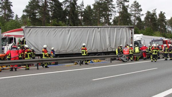 Vier Tote bei furchtbarem Unfall auf A6 - Lkw rast in Stauende