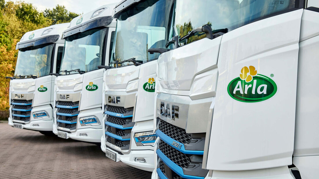 Vier neue DAF XD Electric von Arla Foods für die Auslieferung gekühlter Milchprodukte in Dänemark.