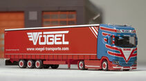Vögel Transporte Scania S, Herpa 1:87, Modelle FF 1/2022, mit Hintergrund / Fotodiorama JR