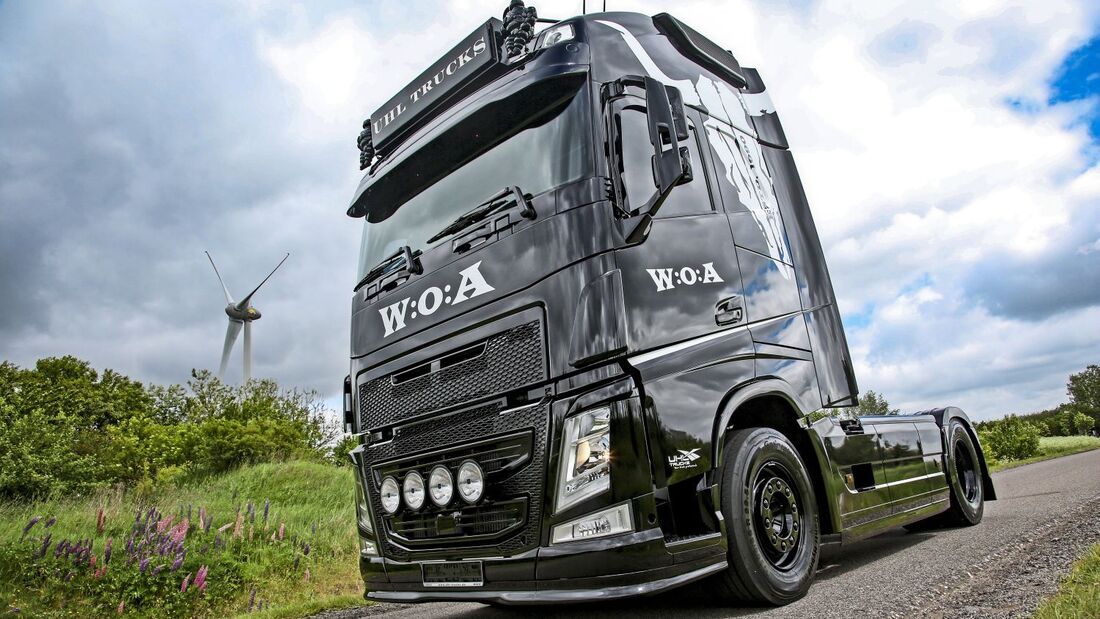 Volvo FH schwarz Wacken Uhl Trucks