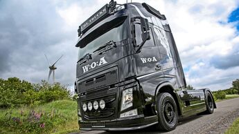 Volvo FH schwarz Wacken Uhl Trucks
