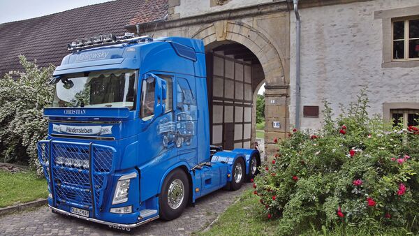 Volvo blau Malkowsky Hedersleben Christian QLB Lang-LKW Supertruck FF 9/2019 9/19 Eduard Malkowsky IFA Airbrush