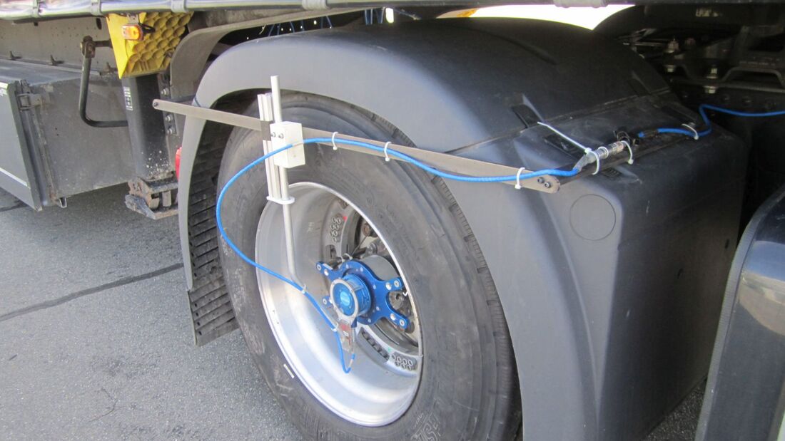 Vom Fraunhofer LBF gemessene radseitige Kräfte entsprechen Belastungen, denen Straßen ausgesetzt sind. Foto: Fraunhofer LBF