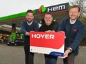 Von links: Florian Lückmann (Geschäftsbereichsleiter Hoyer Card), Markus Hoyer (Geschäftsführender Gesellschafter Hoyer) und Carsten Pohl (Geschäftsführer Deutsche Tamoil) freuen sich über die Partnerschaft von HEM und Hoyer.