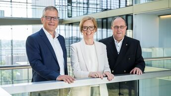 Von links: Prof. Dr.-Ing. Thomas Wimmer, Ilse Henne, Kai Althoff.