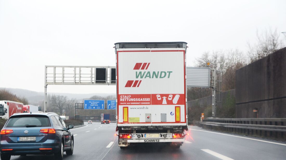 Wandt Lkw Heck Rettungsgasse
