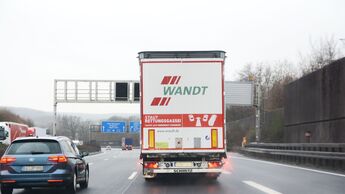 Wandt Lkw Heck Rettungsgasse