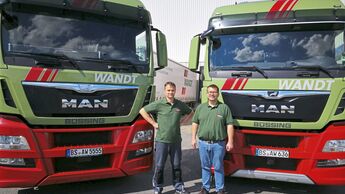Wandt Spedition MAN 25 Jahre bei Wandt links Thomas Tomaszewski, rechts Ingo Seekircher