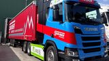 Wasserstoff-Brennstoffzellen-Lkw Scania 40R FCEV von Gruber Logistics am Flughafen Mailand-Malpensa. Das Fahrzeug wurde dort im Rahmen eines Praxistests in der Luftfrachtlogistik eingesetzt.
