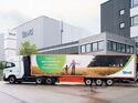 Wasserstoffbetriebene Sattelzugmaschine vom Typ Iveco S‑eWay Fuel Cell im Einsatz für Teva am Standort Ulm.