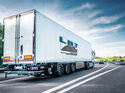 Weißer Lkw mit LBT-Logo
