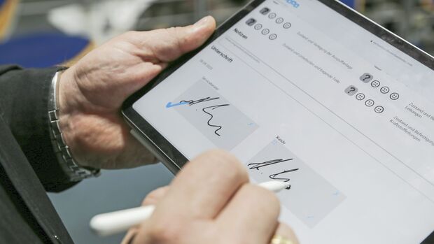 Werbas.blue Unterschrift auf Tablet