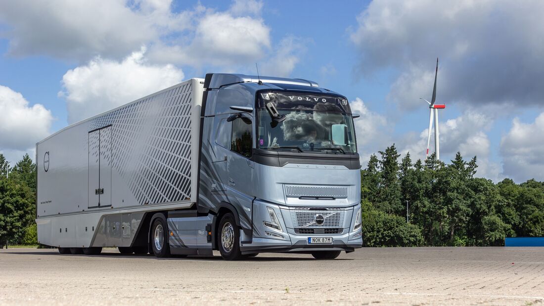 Wir haben uns in unserer FERNFAHRER-Test-Serie "Auf Achse mit" in den FH Aero 460 I-Save von Volvo Trucks begeben. Knapp 1.000 Kilometer legte der Stromer dabei zurück.