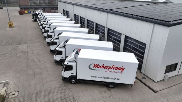 Wucherpfennig & Krohn GmbH erweitert Fuhrpark mit 40 maßgeschneiderten Mercedes-Benz Atego

Wucherpfenning & Krohn GmbH expands its fleet with 40 customized Mercedes-Benz Atego vehicles