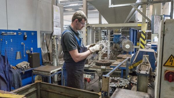 ZF Bielefeld arbeitet gebrauchte Getriebekomponten nachhaltig auf. Dafür hat das ZF-Remanufacturing-Werk Bielefeld die Cradle-to-Cradle-Zertifizierung für nachhaltige Kreislaufwirtschaft erhalten. 