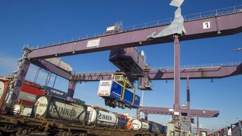 Zum 10. Januar startet Kombiverkehr einen Direktzug zwischen Duisburg und dem niederländischen Hafenterminal Moerdijk.