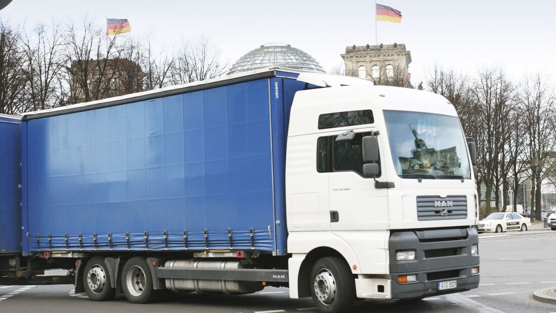 Zum Verwechseln ähnlich: Das Siegestor in München könnte man bei schnellem Hinsehen auch für das Brandenburger Tor in Berlin halten.