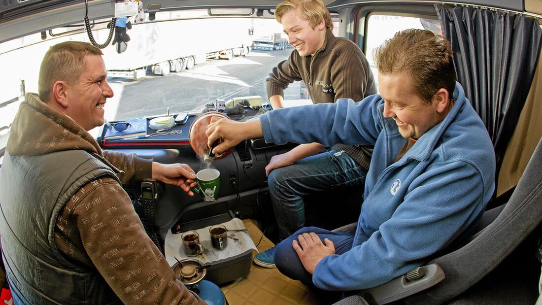 Zusammenhalt in der Fahrerkabine