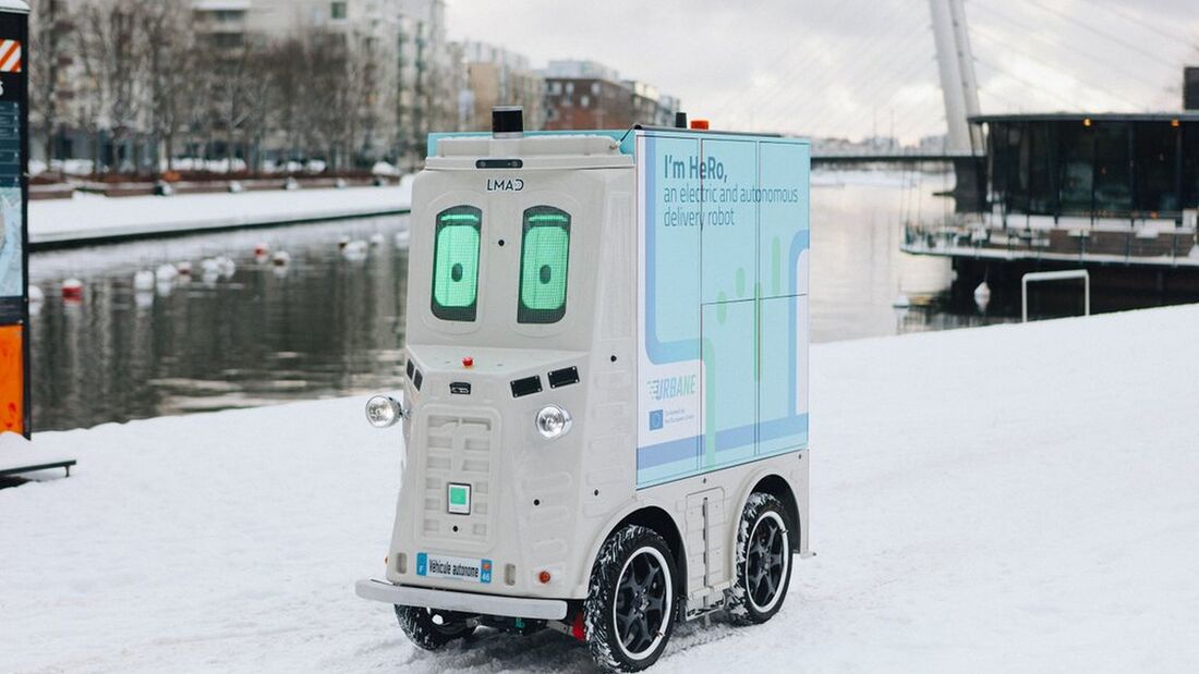 Zustell-Roboter HeRo im Schnee