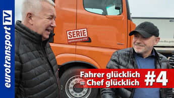 Zwei Männer lachen miteinander, im Hintergrund ein orangefarbener Mercedes Actros. Links das eurotransportTV-Logo, auf dem Bild ist der Serien-Stempel sowie die Einblendung „Fahrer glücklich = Chef glücklich #4“.