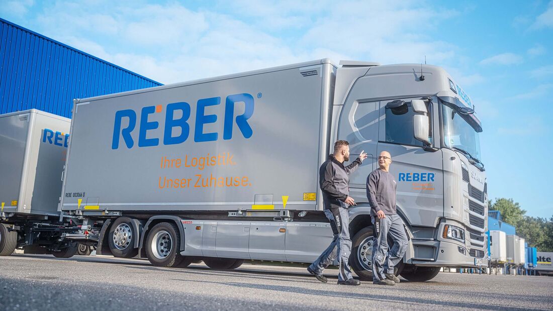 Zwei-Mann-Besatzung für den Lkw beim Möbellogistiker Reber