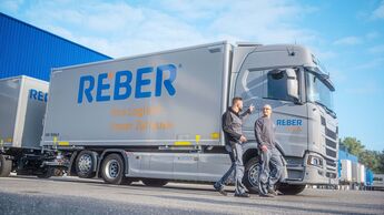 Zwei-Mann-Besatzung für den Lkw beim Möbellogistiker Reber