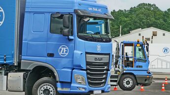 blauer Lkw