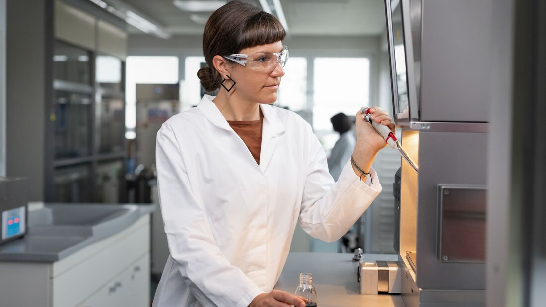 eFUEL GROUP und LIQUI MOLY wollen herausfinden, wie synthetische Kraftstoffe, Motoröle und Additive optimal zusammenspielen. Erste Tests sollen unter den hohen Belastungen des Motorsports stattfinden.