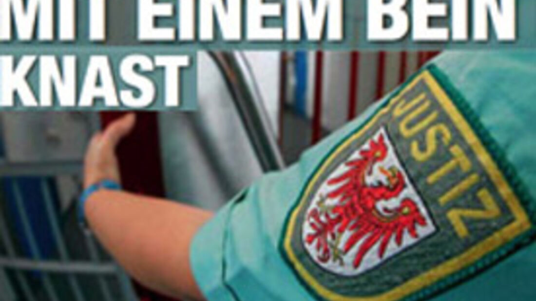 Mit einem Bein im Knast