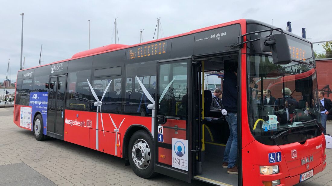 Erster umgerüsteter E-Bus im Einsatz
