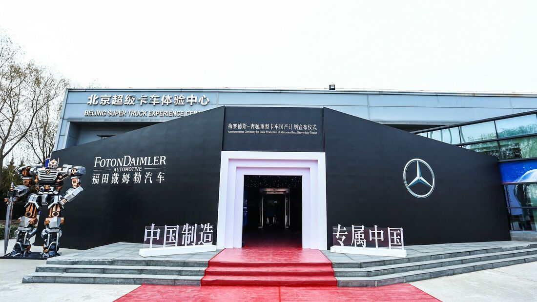Mercedes-Lkw aus und für China